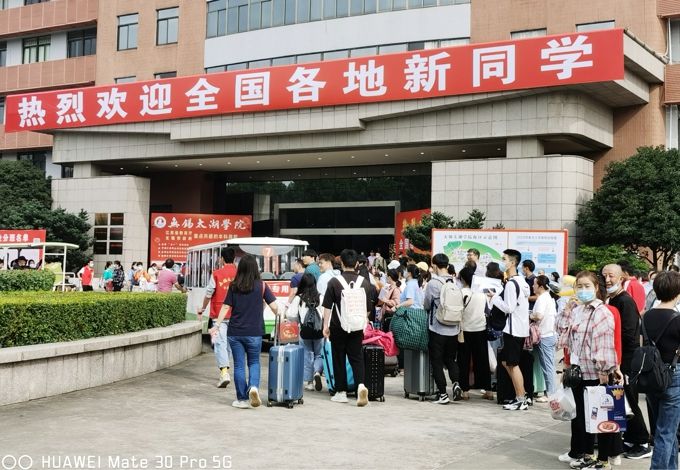beat365正版唯一官网喜迎2020级新生12.jpg