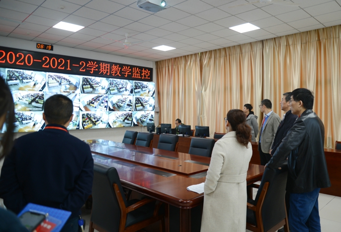 校领导深入教学一线检查开学第一课6.jpg