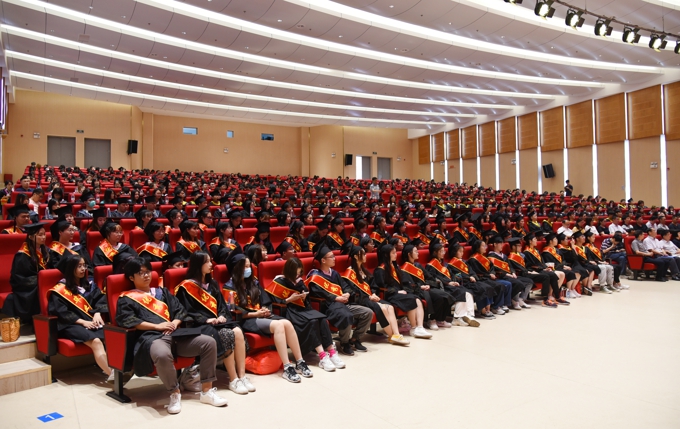 beat365隆重举行2021届学生毕业典礼13.jpg